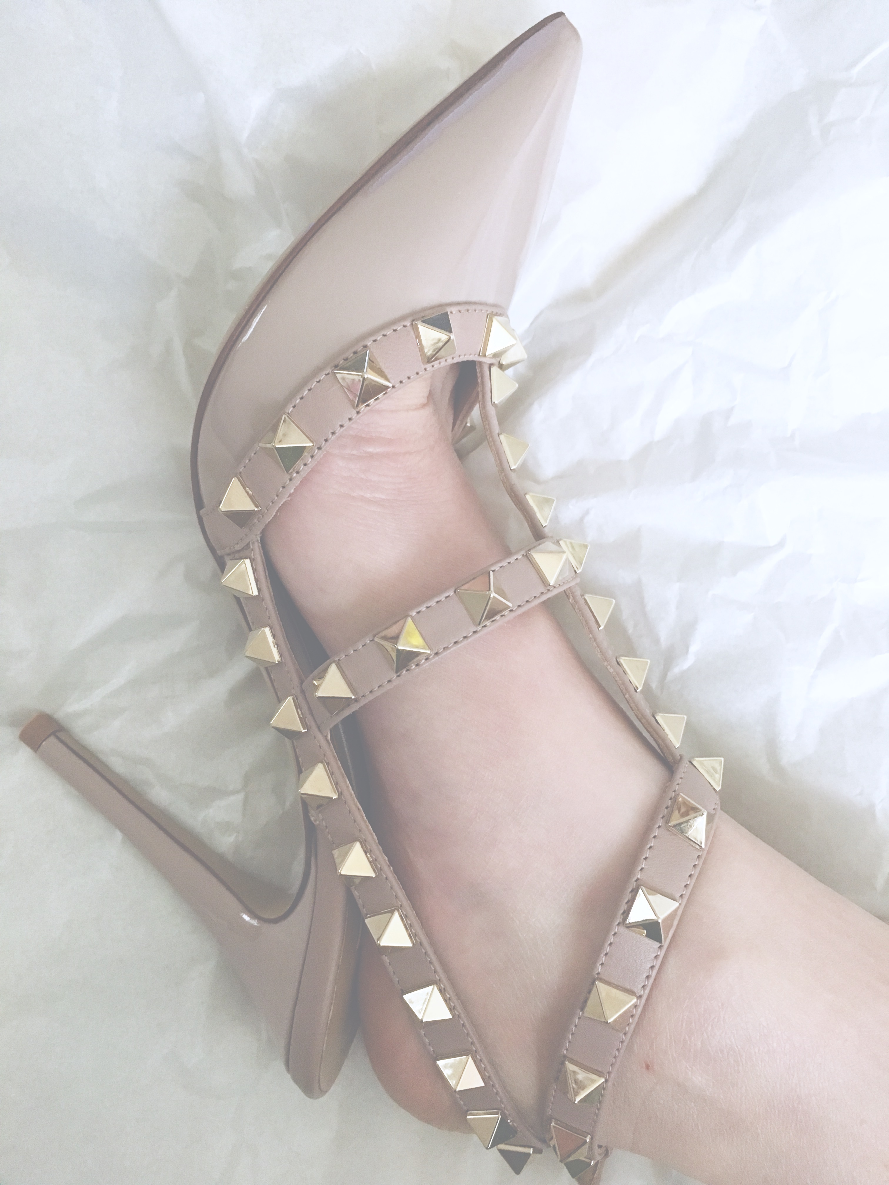 Uddybe hver gang terrasse Review: Valentino Rockstud Pumps in Poudre Patent - FunSizeFit